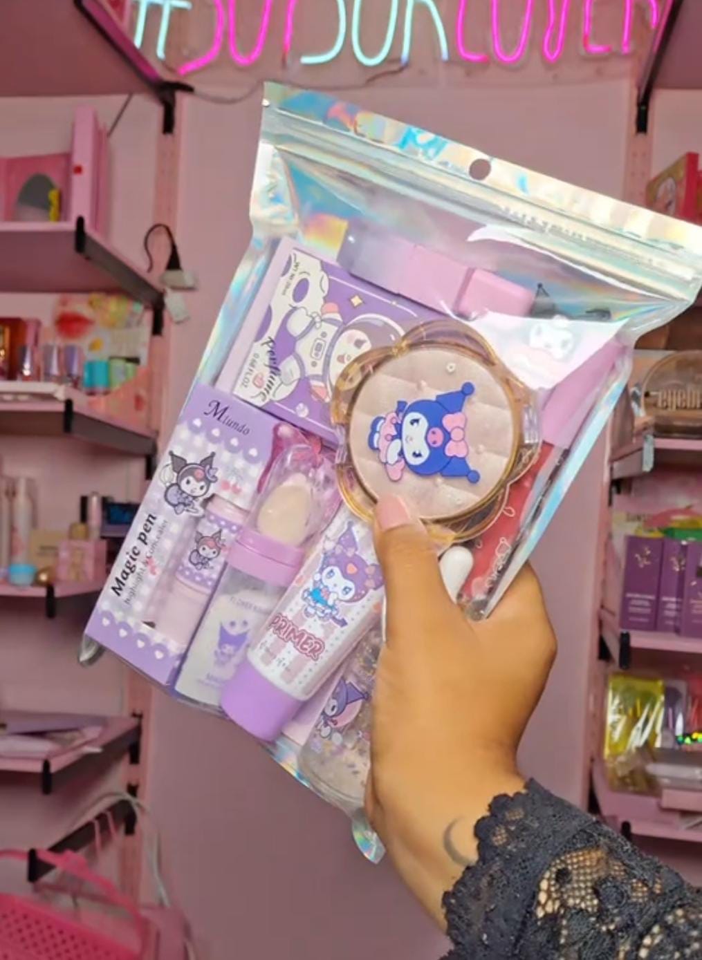 Kit de maquillaje kuromi, stich y hello kity